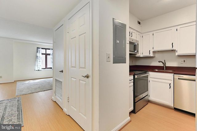 2400 Clarendon Blvd Apt 406, Arlington, VA 22201