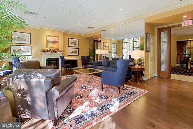 2400 Clarendon Blvd Apt 406, Arlington, VA 22201