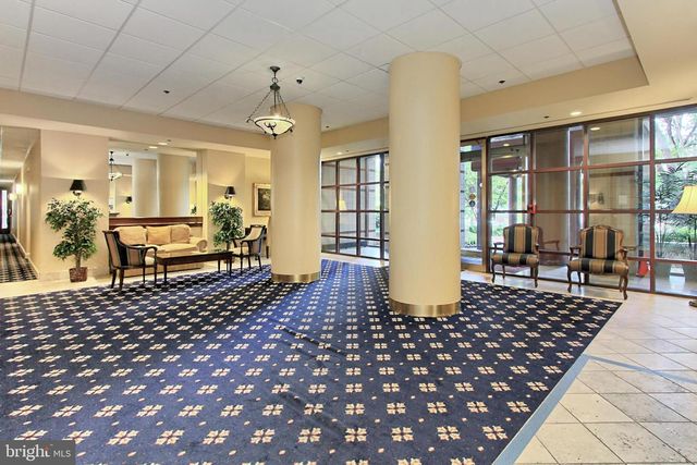 2400 Clarendon Blvd Apt 406, Arlington, VA 22201