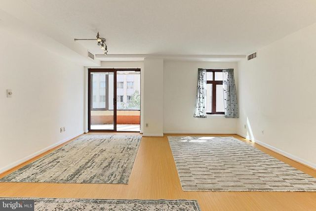 2400 Clarendon Blvd Apt 406, Arlington, VA 22201