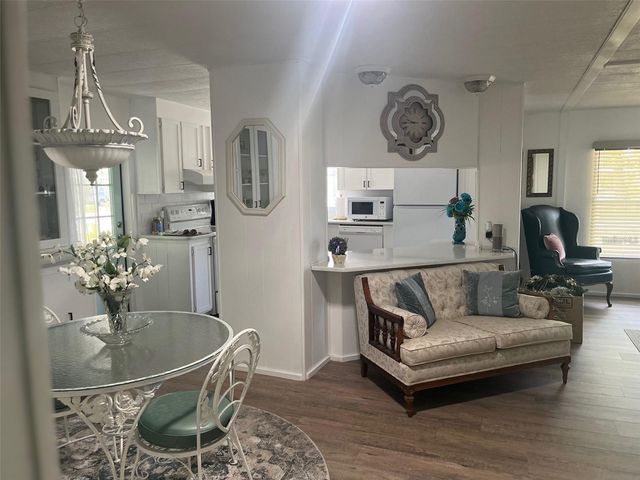 33 BOBCAT TRAIL, Wildwood, FL 34785