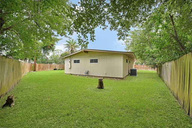 10226 Carlow Lane, La Porte, TX 77571