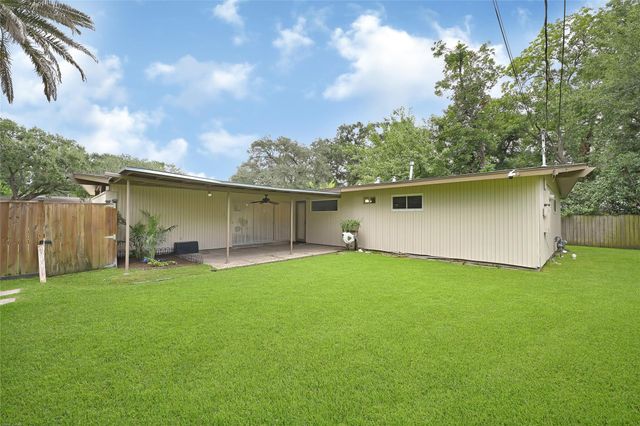 10226 Carlow Lane, La Porte, TX 77571