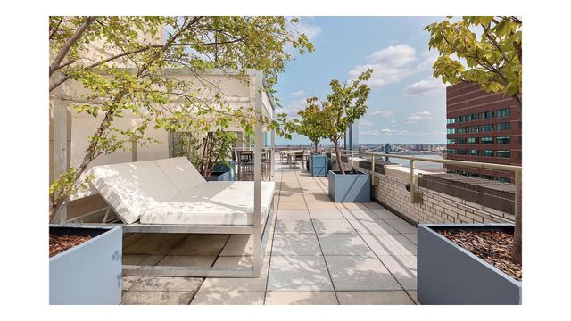 99 John St Apt 508, New York City, NY 10038