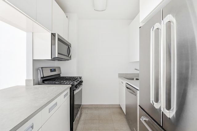 99 John St Apt 508, New York City, NY 10038
