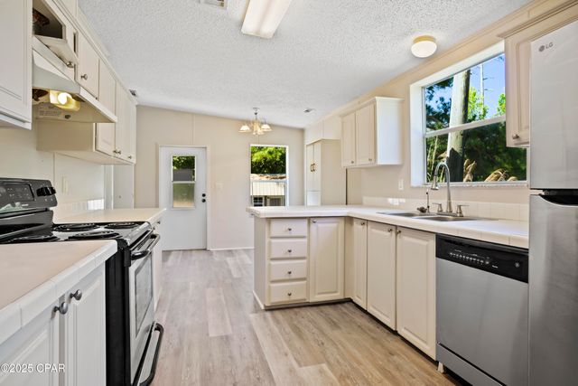 7868 Suellen Street, Sneads, FL 32460