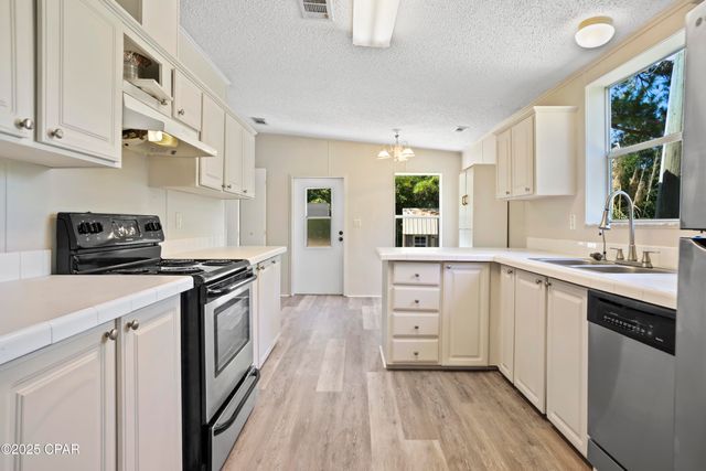 7868 Suellen Street, Sneads, FL 32460