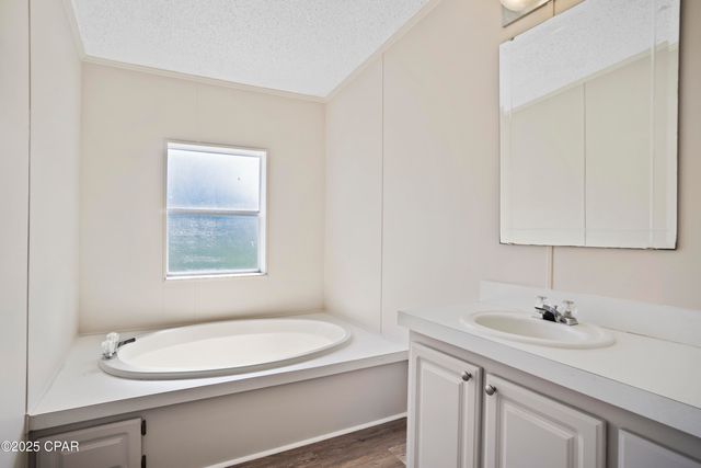 7868 Suellen Street, Sneads, FL 32460