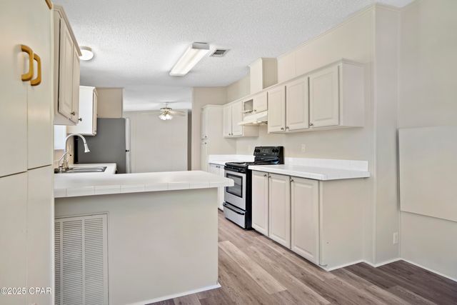 7868 Suellen Street, Sneads, FL 32460