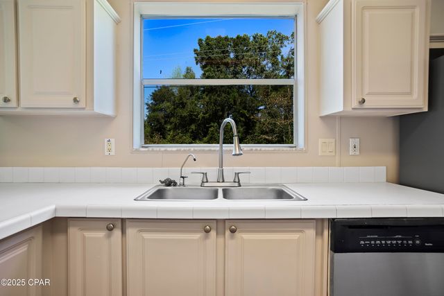 7868 Suellen Street, Sneads, FL 32460