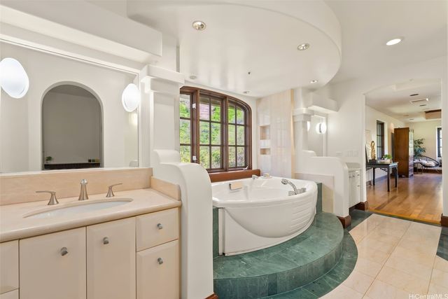 2999 Makalei Place, Honolulu, HI 96815