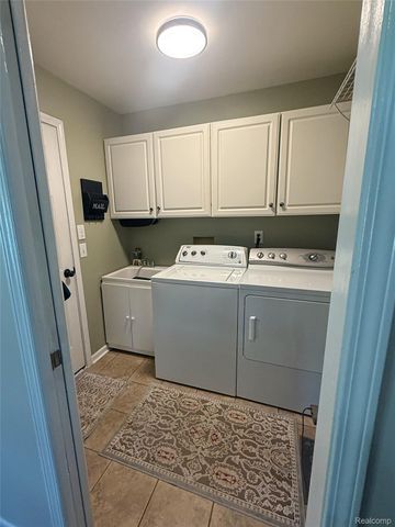 10170 Abrams Fork, Brighton Township, MI 48114