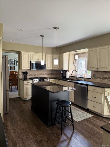 10170 Abrams Fork, Brighton Township, MI 48114