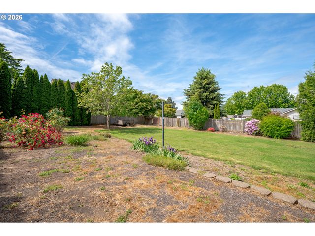 Ne Kristin Ct, Mc Minnville, OR 97128
