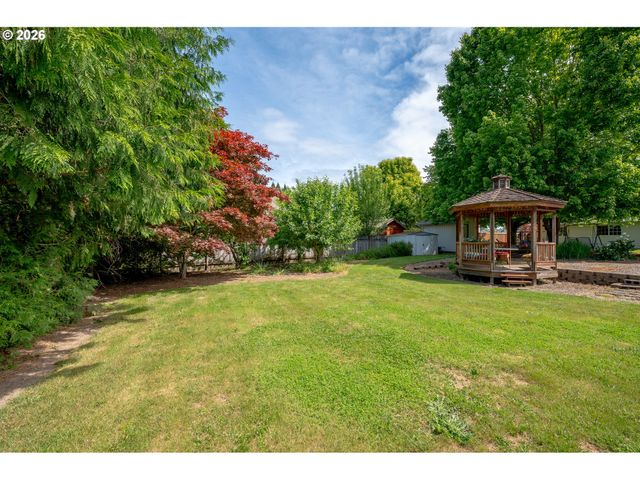 Ne Kristin Ct, Mc Minnville, OR 97128