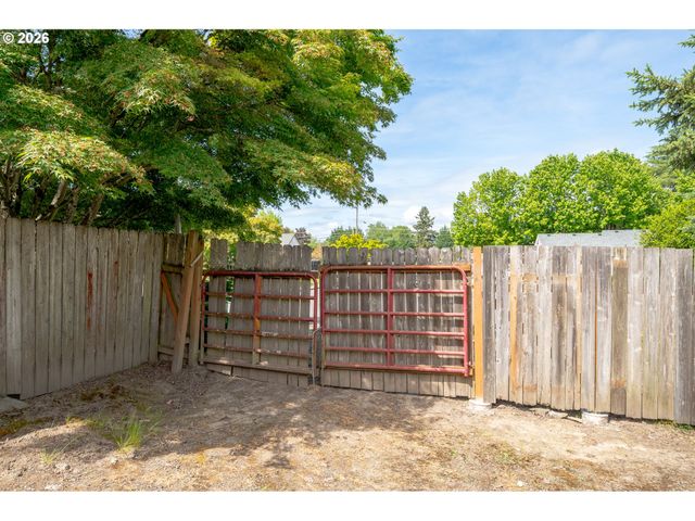 Ne Kristin Ct, Mc Minnville, OR 97128