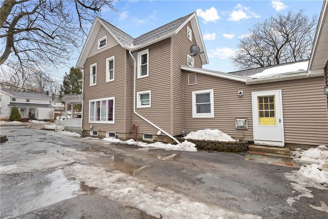 11 Gaylord St, Sodus, NY 14551