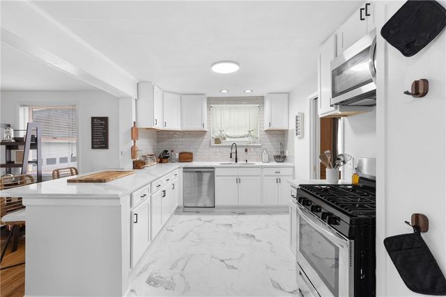 11 Gaylord St, Sodus, NY 14551