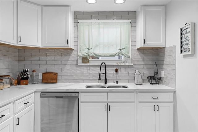 11 Gaylord St, Sodus, NY 14551