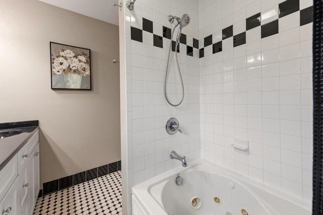 4771 N Woodruff AVENUE, Whitefish Bay, WI 53211