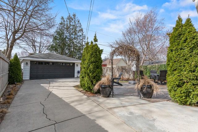 4771 N Woodruff AVENUE, Whitefish Bay, WI 53211