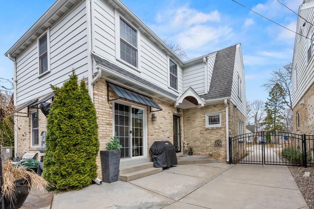 4771 N Woodruff AVENUE, Whitefish Bay, WI 53211