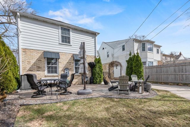 4771 N Woodruff AVENUE, Whitefish Bay, WI 53211