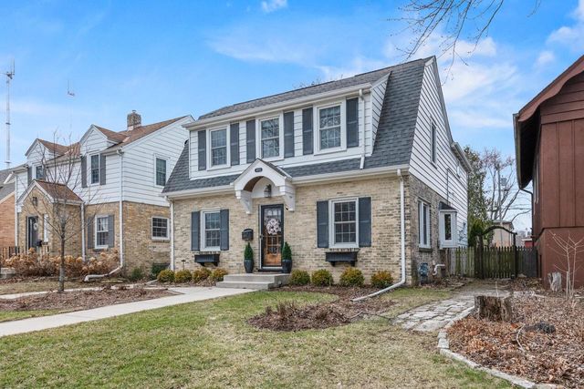 4771 N Woodruff AVENUE, Whitefish Bay, WI 53211