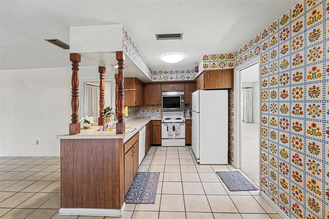 10414 RECLINATA LANE, Tampa, FL 33618