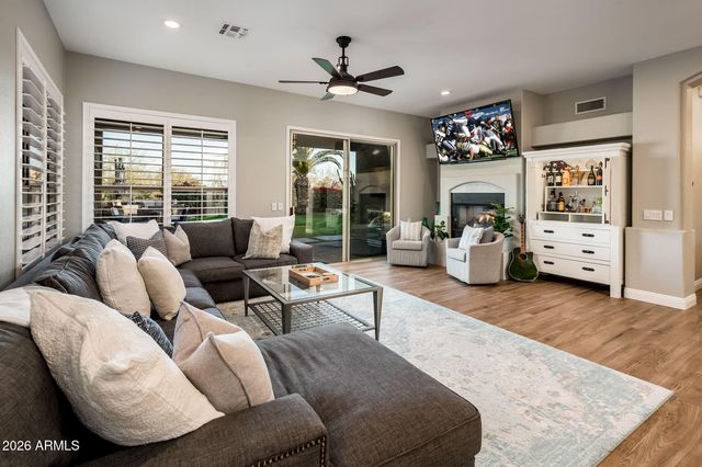 4375 E LARIAT Lane, Phoenix, AZ 85050