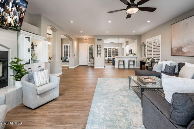 4375 E LARIAT Lane, Phoenix, AZ 85050