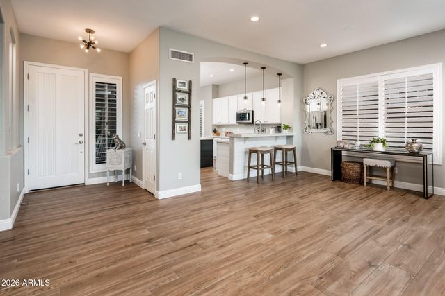 4375 E LARIAT Lane, Phoenix, AZ 85050