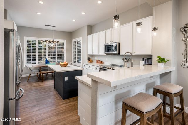 4375 E LARIAT Lane, Phoenix, AZ 85050