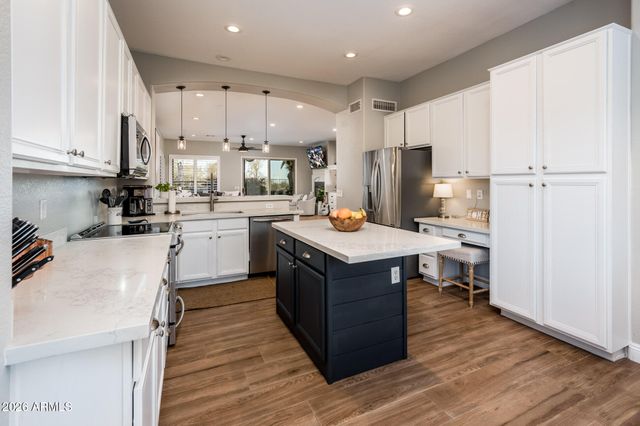 4375 E LARIAT Lane, Phoenix, AZ 85050
