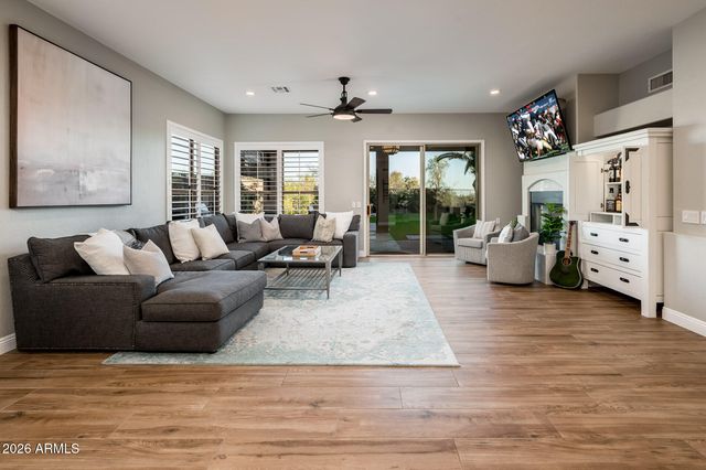 4375 E LARIAT Lane, Phoenix, AZ 85050