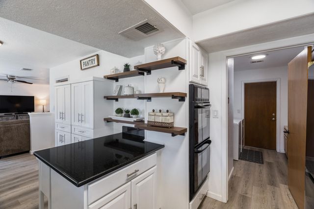 9212 Orlando Place NE, Albuquerque, NM 87111