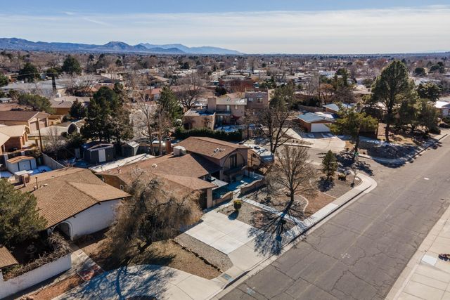 9212 Orlando Place NE, Albuquerque, NM 87111