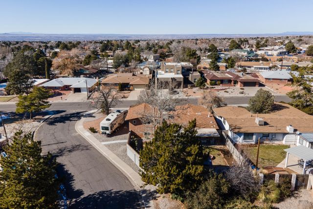 9212 Orlando Place NE, Albuquerque, NM 87111
