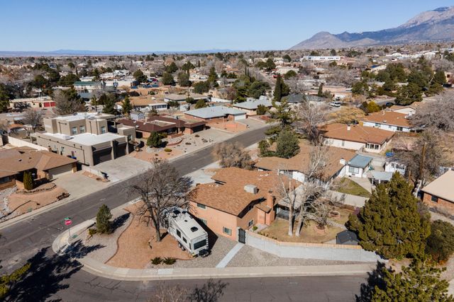 9212 Orlando Place NE, Albuquerque, NM 87111