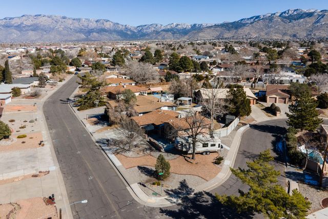 9212 Orlando Place NE, Albuquerque, NM 87111