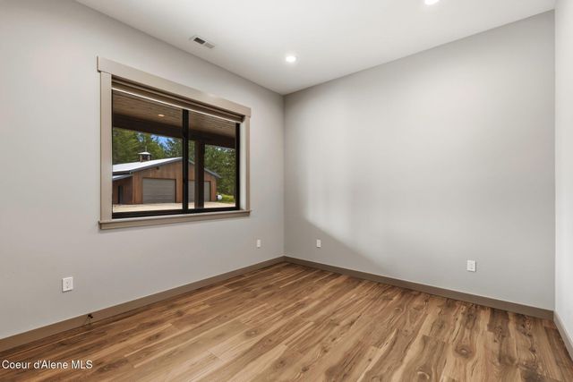 1520 Wrenco Loop Rd, Sandpoint, ID 83864
