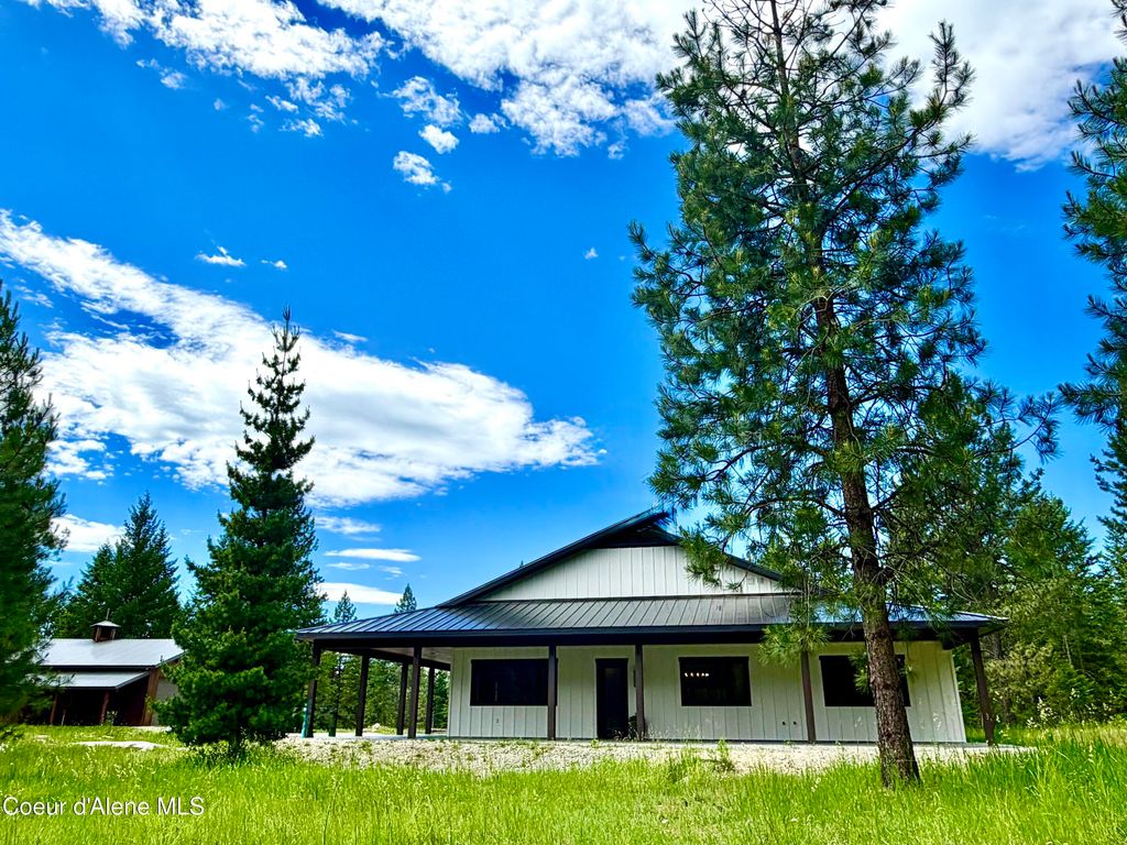 1520 Wrenco Loop Rd, Sandpoint, ID 83864