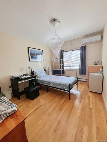 725 126th Street, College Point, NY 11356