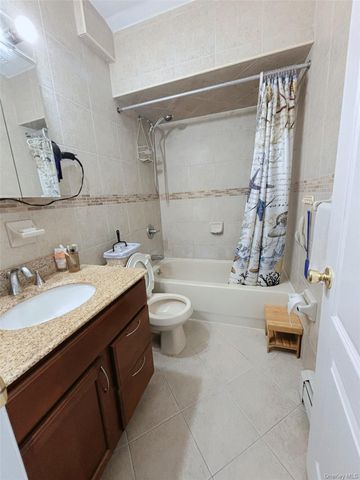 725 126th Street, College Point, NY 11356