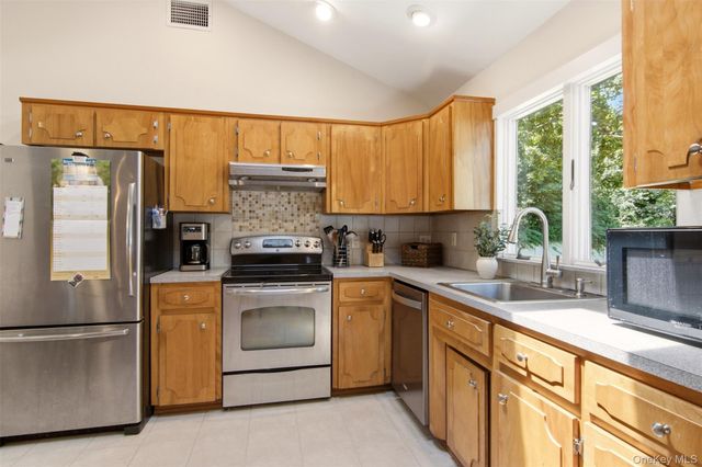 18 Millet Street, Dix Hills, NY 11746