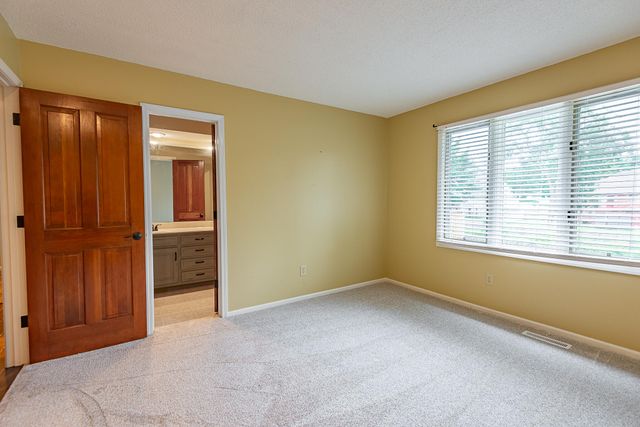 1921 E Nottingham Street, Springfield, MO 65804