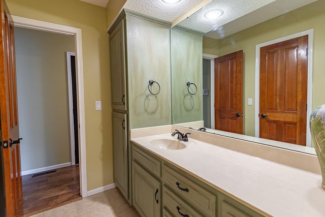 1921 E Nottingham Street, Springfield, MO 65804