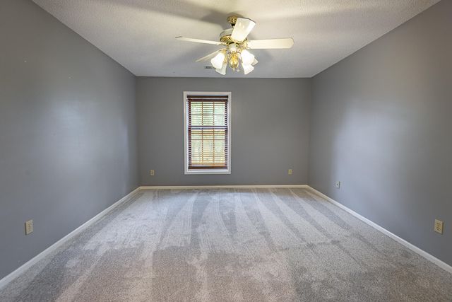 1921 E Nottingham Street, Springfield, MO 65804
