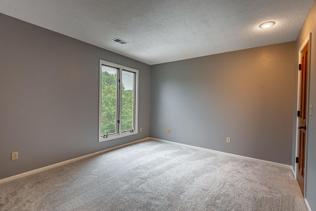1921 E Nottingham Street, Springfield, MO 65804