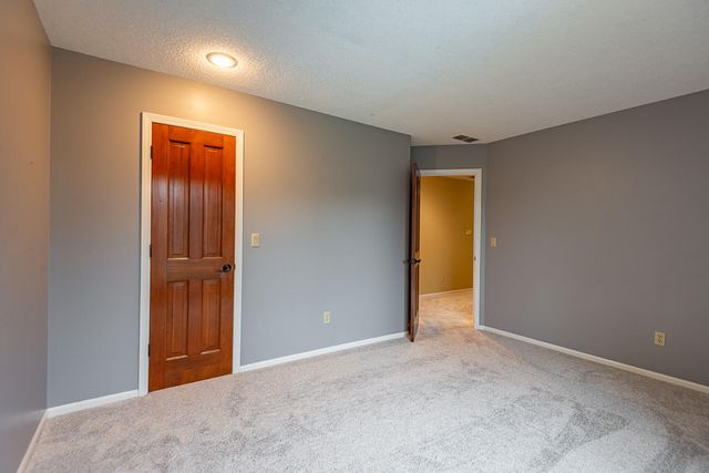 1921 E Nottingham Street, Springfield, MO 65804